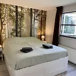 Veluwe Vakanties With Private Barrel Sauna - With Pool Bar And Restaurant Facilities In The Veluwe National Park アパート *