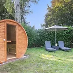 Veluwe Vakanties With Private Barrel Sauna - With Pool Bar And Restaurant Facilities In The Veluwe National Park *