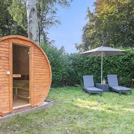 Veluwe Vakanties With Private Barrel Sauna - With Pool Bar And Restaurant Facilities In The Veluwe National Park *
