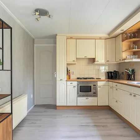 Veluwe Vakanties With Private Barrel Sauna - With Pool Bar And Restaurant Facilities In The Veluwe National Park