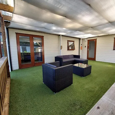 Veluwe Vakanties With Private Barrel Sauna - With Pool Bar And Restaurant Facilities In The Veluwe National Park