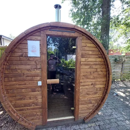 Veluwe Vakanties With Private Barrel Sauna - With Pool Bar And Restaurant Facilities In The Veluwe National Park *