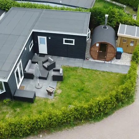 Veluwe Vakanties With Private Barrel Sauna - With Pool Bar And Restaurant Facilities In The Veluwe National Park *
