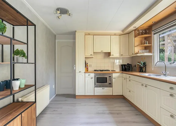 Veluwe Vakanties With Private Barrel Sauna - With Pool Bar And Restaurant Facilities In The Veluwe National Park